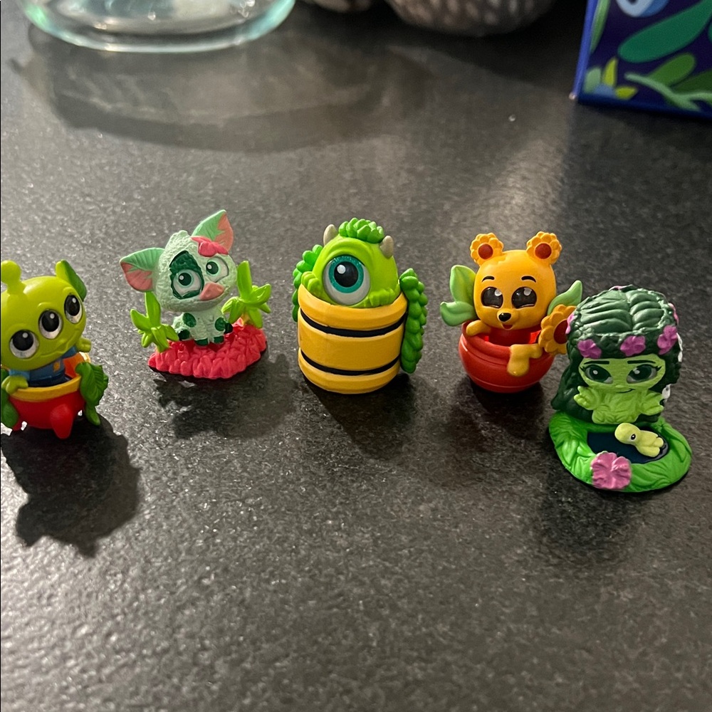 Disney Doorables In Full Bloom Playset with Pink and Green